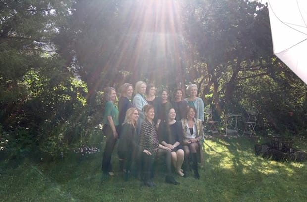 zonnestralen van boven op ons team
