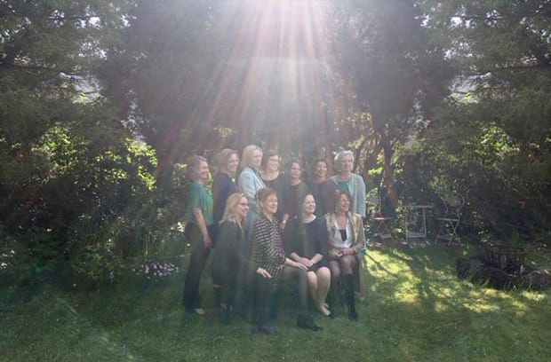 zonnestralen-van-boven-op-ons-team